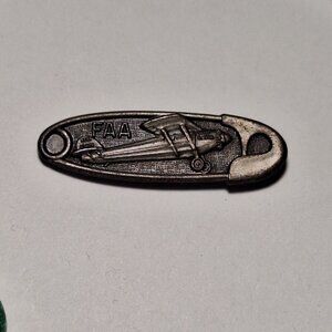 VINTAGE FEDERAL AVIATION ADMINISTRATION (FAA) SPIRIT OF ST LOUIS COLLECTIBLE PIN